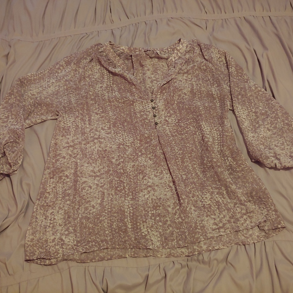 Zoa new York gently worn 3/4 sleeve semi sheer top